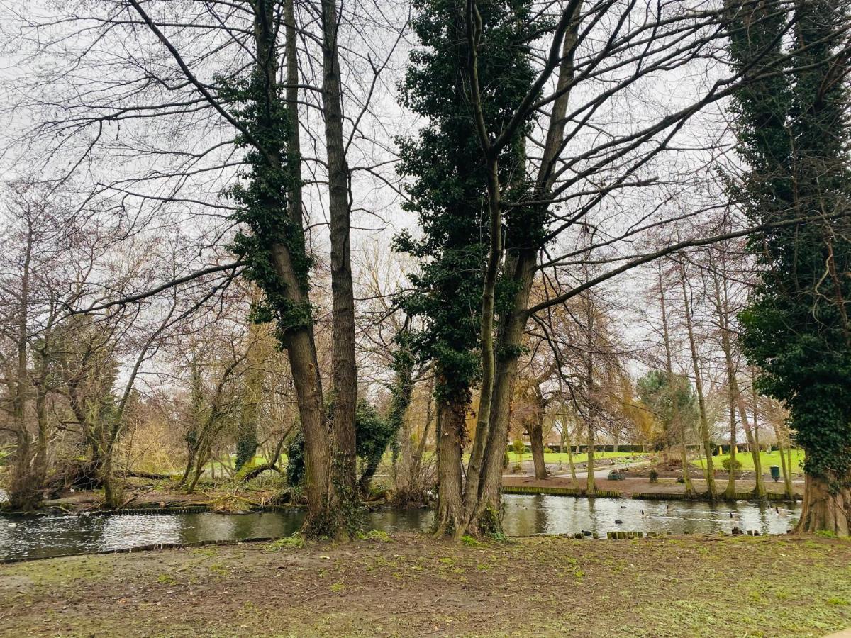 35 Mins To Central London. 3 Bedrooms. 2 Bathrooms With Garden Holiday home London
